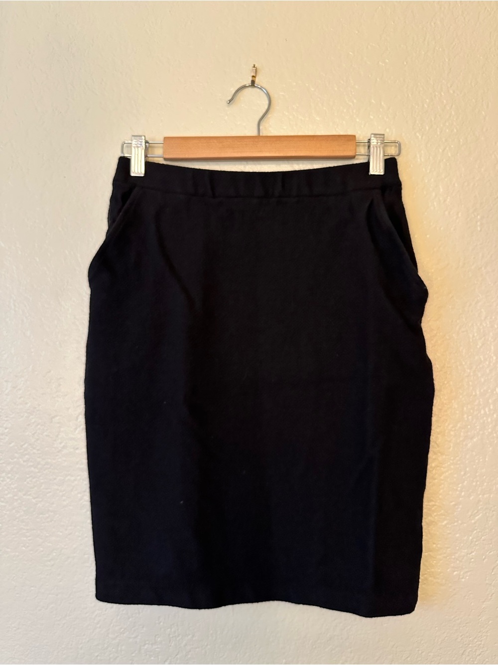 St. John Black Pencil Skirt with Pockets